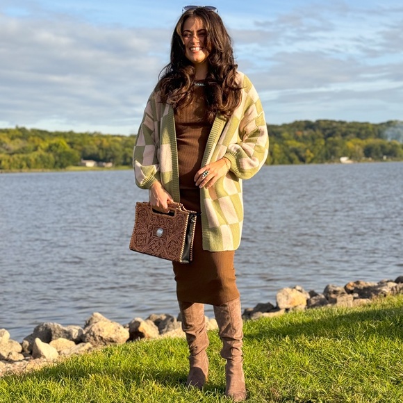 Meet your Posher, Amber - Picture 3 of 4